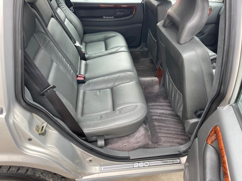 VOLVO 960
