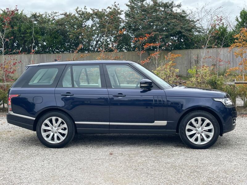 View LAND ROVER RANGE ROVER 3.0 TD V6 Vogue
