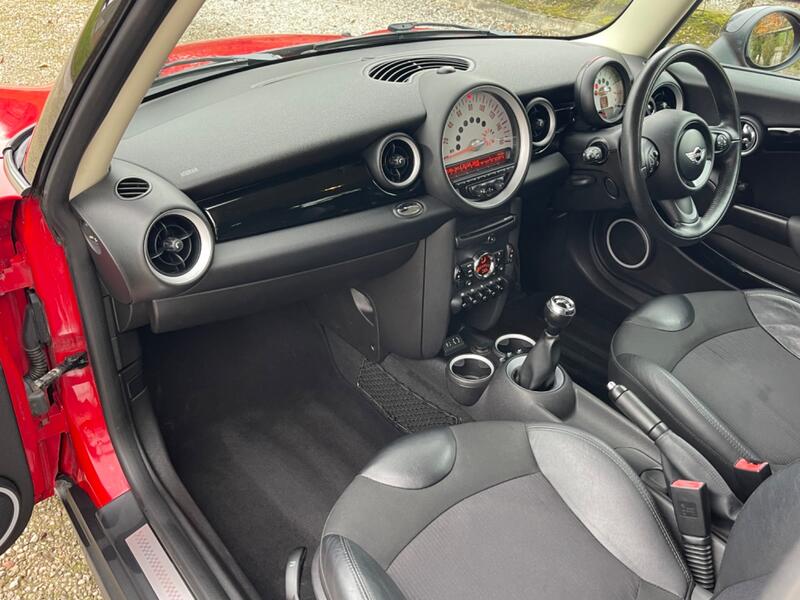 MINI HATCH