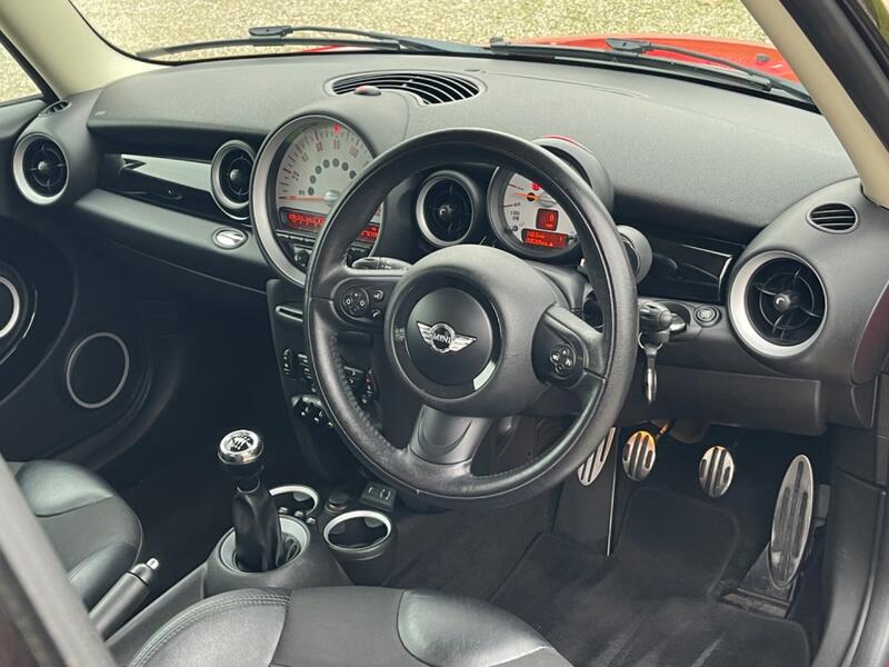 MINI HATCH