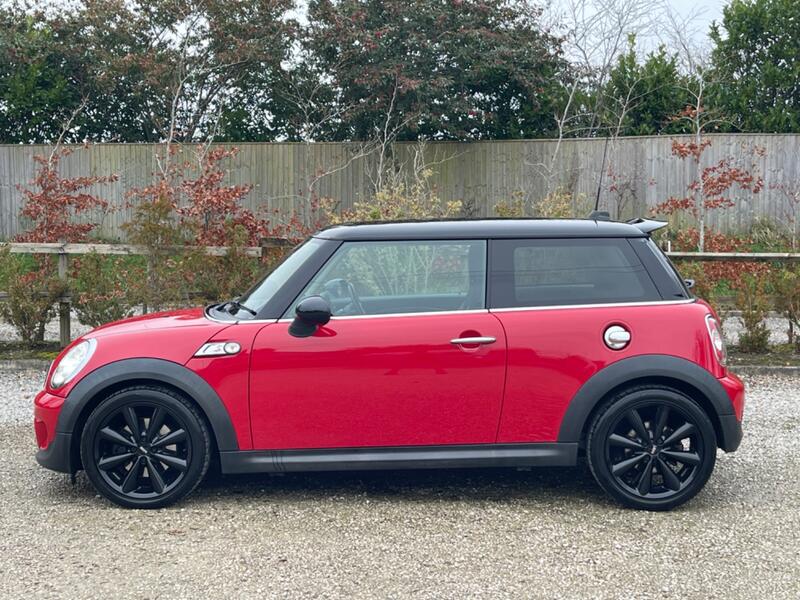 MINI HATCH