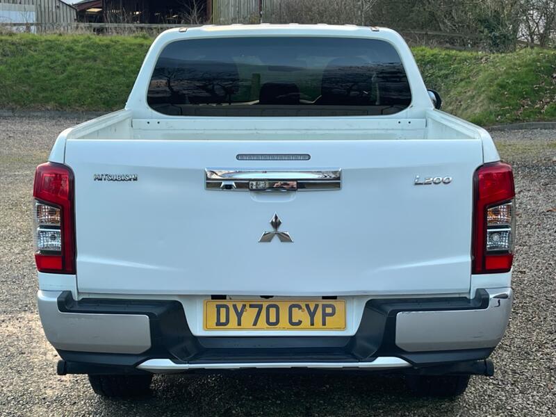 MITSUBISHI L200