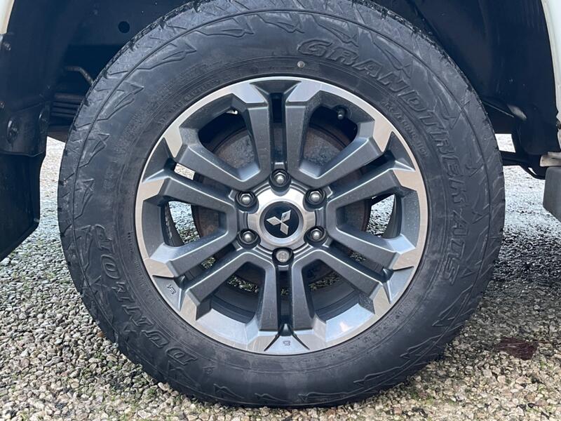 MITSUBISHI L200