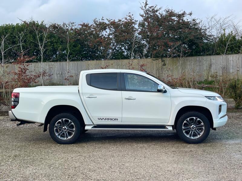 View MITSUBISHI L200 2.2 DI-D DC Warrior