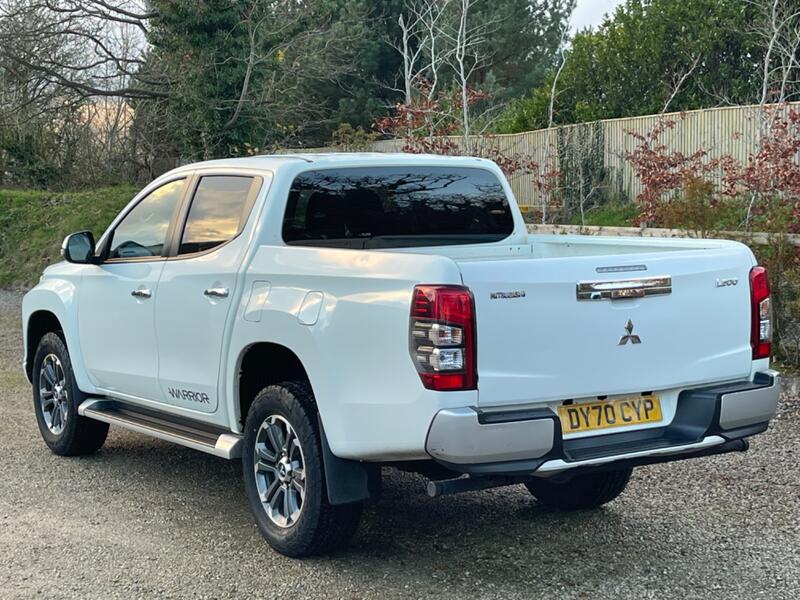 MITSUBISHI L200