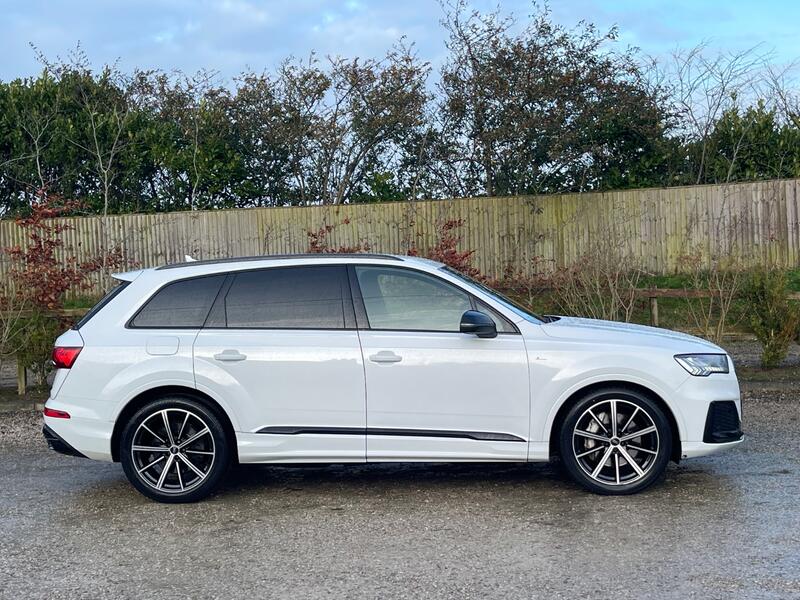 View AUDI Q7 3.0 TDI V6 50 Black Edition Tiptronic quattro Euro 6 (s/s) 5dr