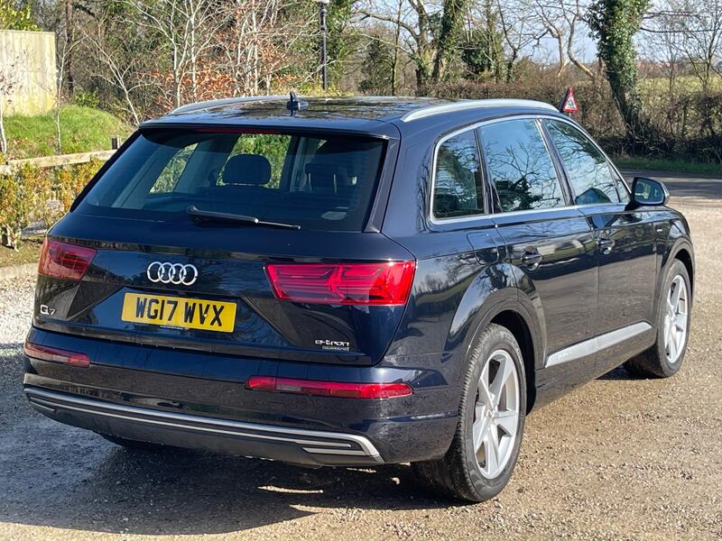 View AUDI Q7 3.0 TDI V6 e-tron