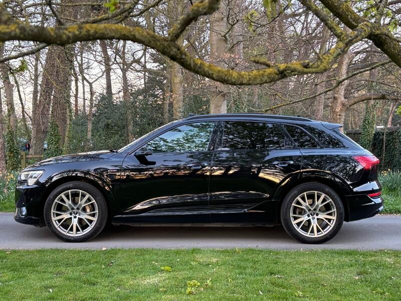 AUDI E-TRON