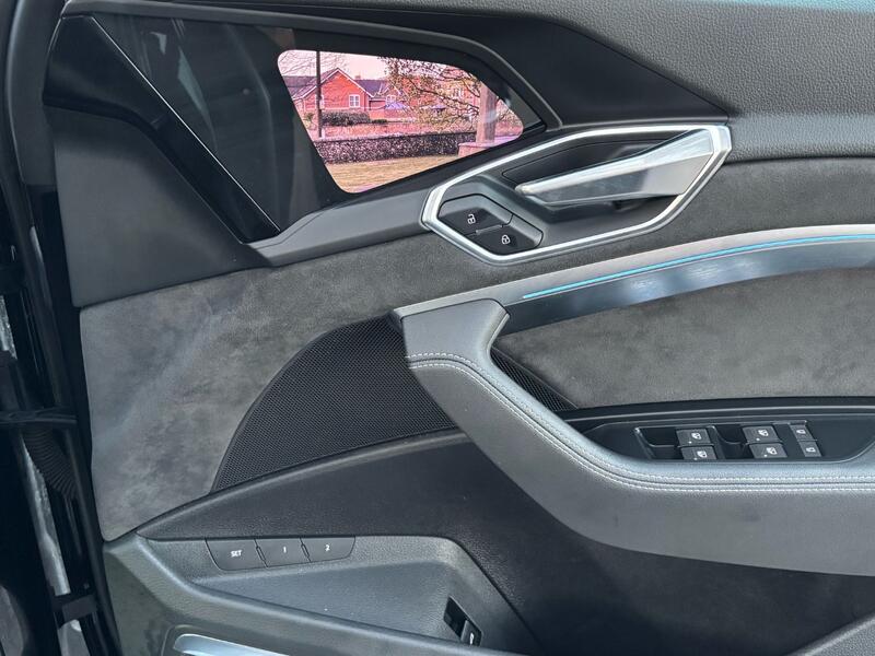 AUDI E-TRON