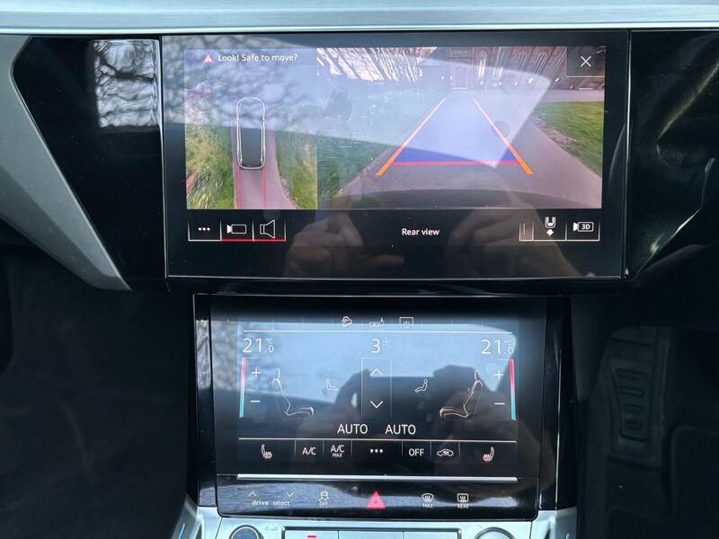 AUDI E-TRON