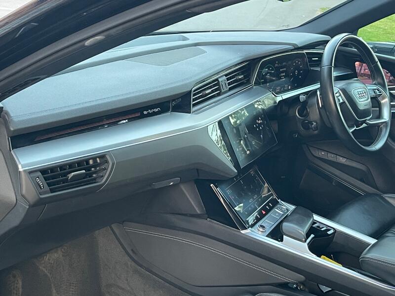 AUDI E-TRON