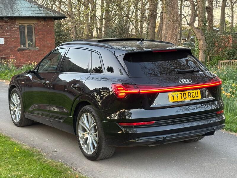 AUDI E-TRON