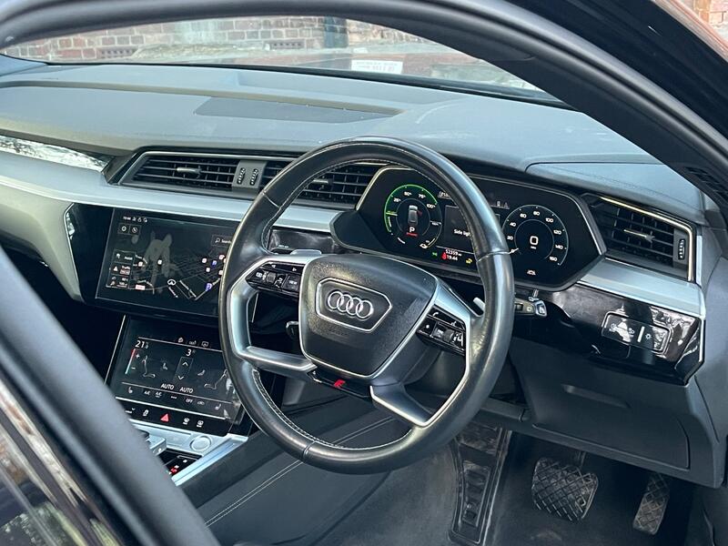 AUDI E-TRON