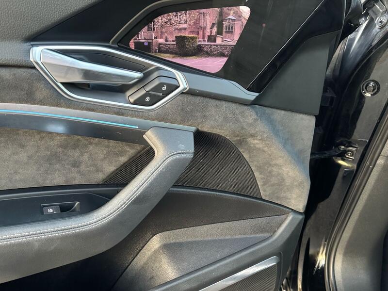 AUDI E-TRON