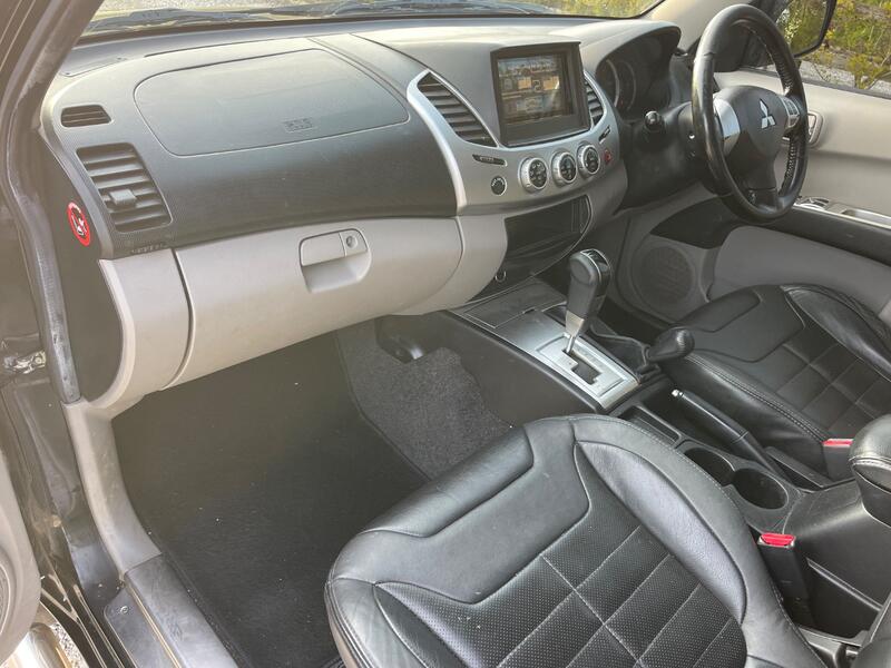 MITSUBISHI L200