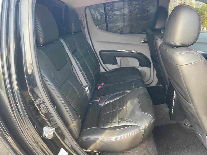 MITSUBISHI L200