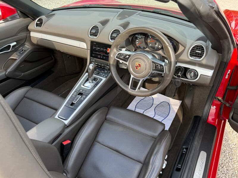 PORSCHE 718