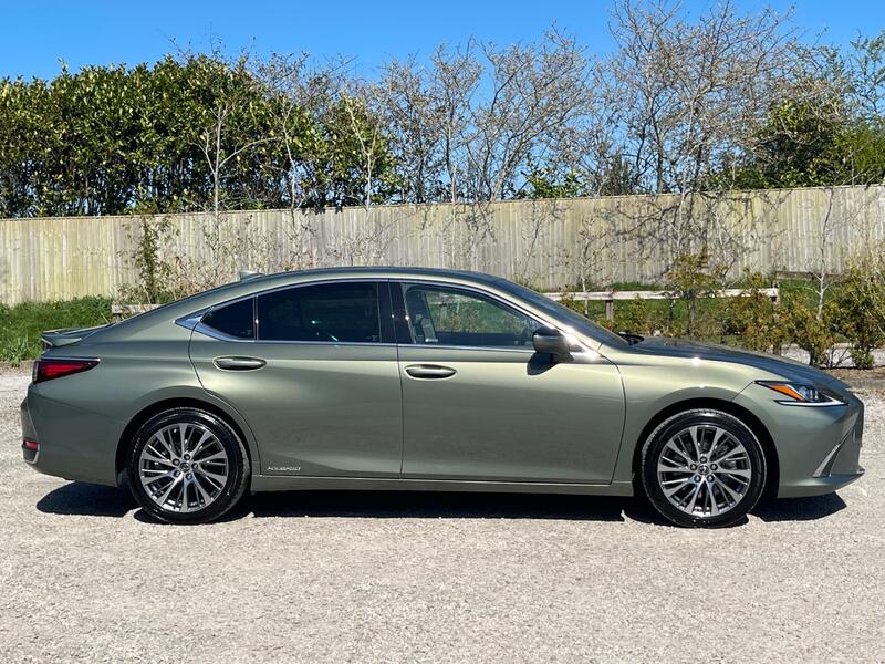 View LEXUS ES 300H 2.5 300h