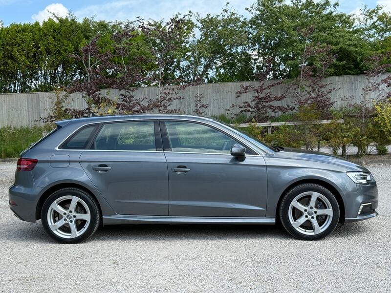 View AUDI A3 1.4 TFSIe 40 e-tron