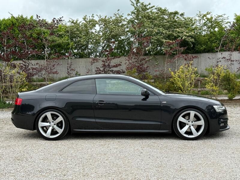 View AUDI A5 2.0 TDI Black Edition