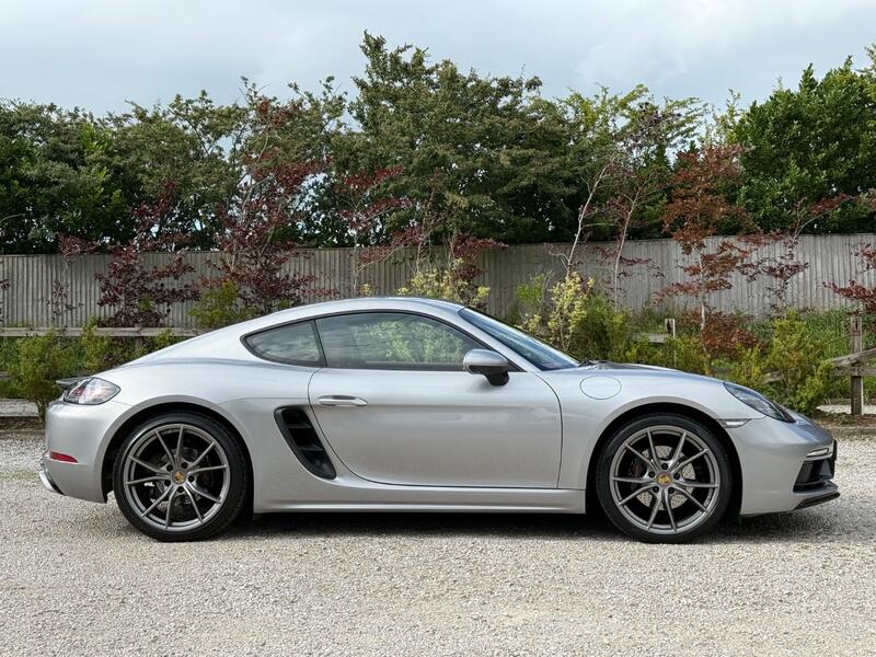 View PORSCHE 718 2.0 T