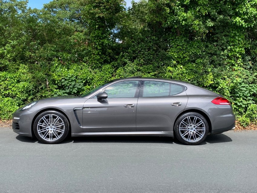 PORSCHE PANAMERA