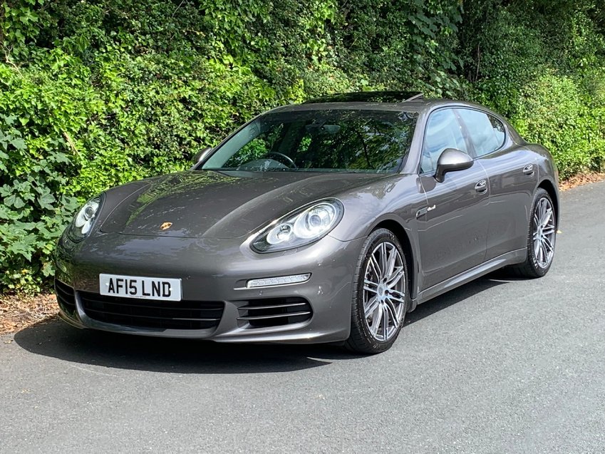 PORSCHE PANAMERA