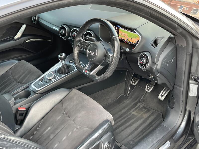 AUDI TT