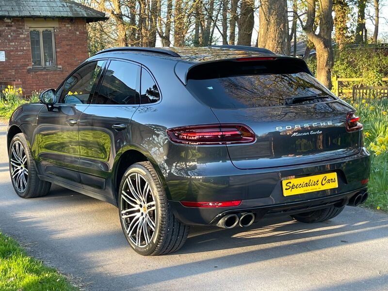 PORSCHE MACAN