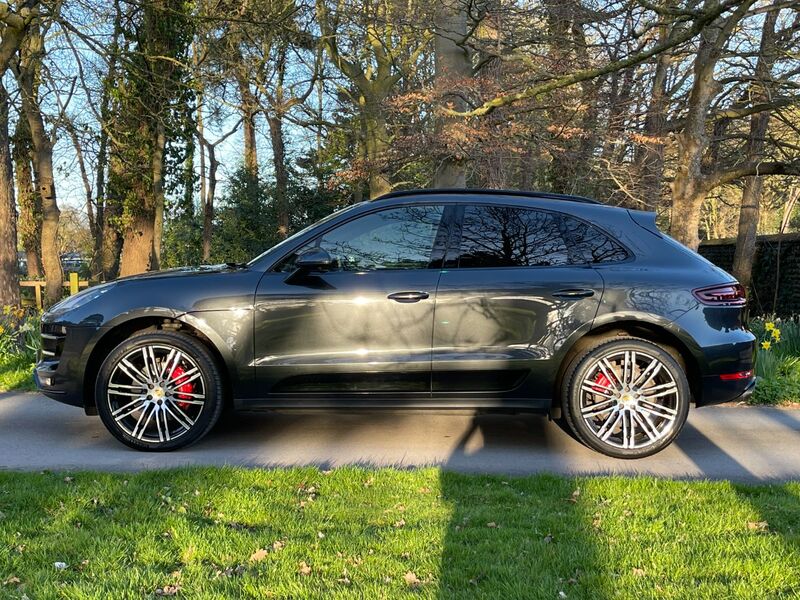 PORSCHE MACAN